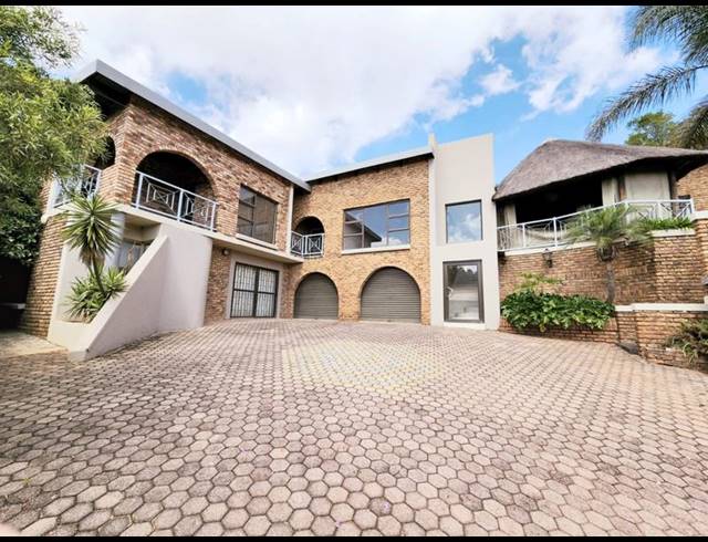 5 BEDROOM HOUSE FOR SALE IN KLOOFENDAL